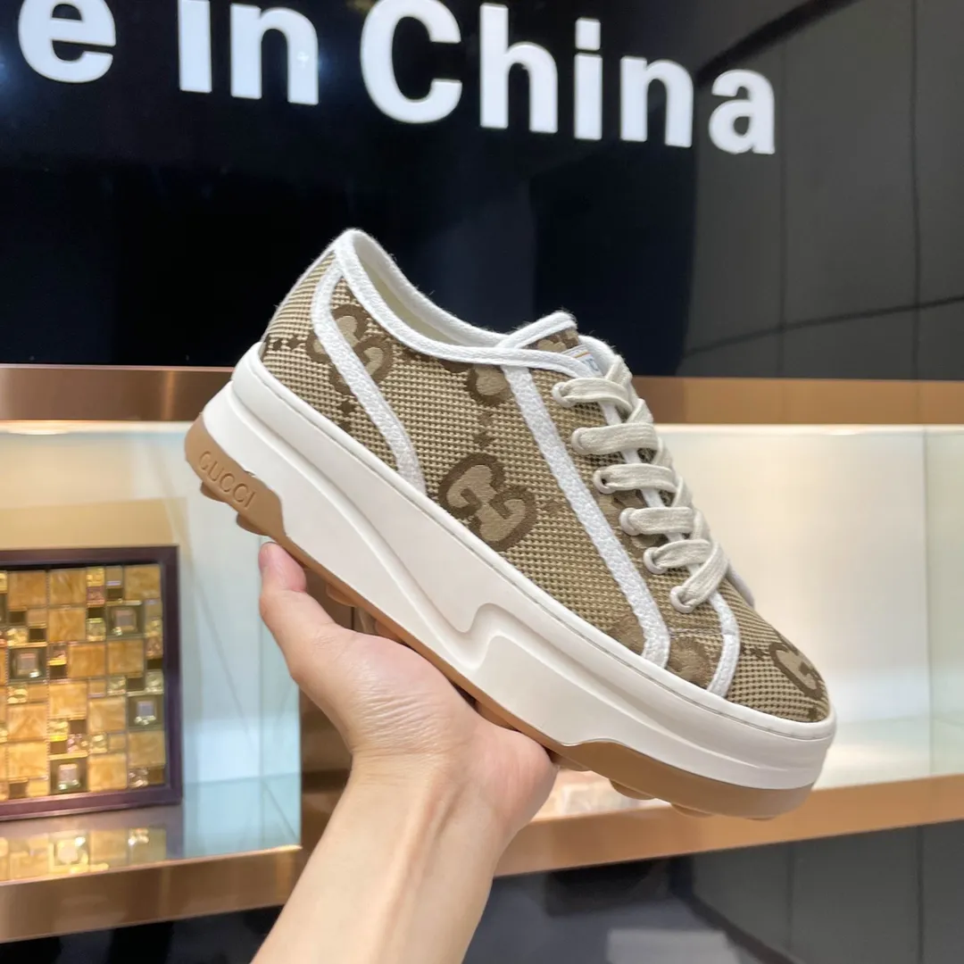 👟👟Ex-factory price 480👟👟 Women's Shoes Women's Clothing 2023Gucci low-top casual sports shoes, top version! Oil edge craftsmanship ➕Set of announcement🌸🌸🌸1:1 reproduction. New model for early spring, creating a perfect style💣💣💣street style🔥🔥🔥cool and trendy C-level fashionable outfit with retro and futuristic feel🌹🌹🌹classic shoe shape + British color matching design, super attractive. All kinds of leather splicing, original reverse mold last, imported high-end knitting needle jacquard fabric showing exquisite texture! Open mold to customize high-density outsole. 13 colors available. Comes fully packaged. Size: Female 35-41